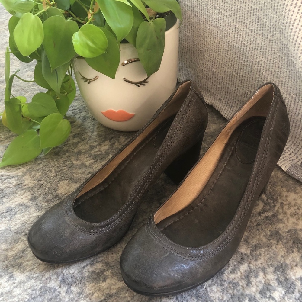 Frye Carson Pump